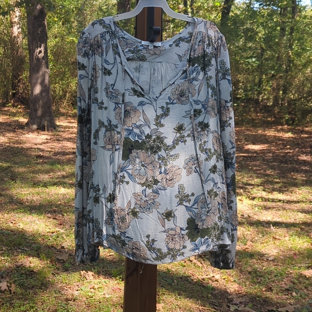 ❤️5/$25 Blousology Floral Soft Top